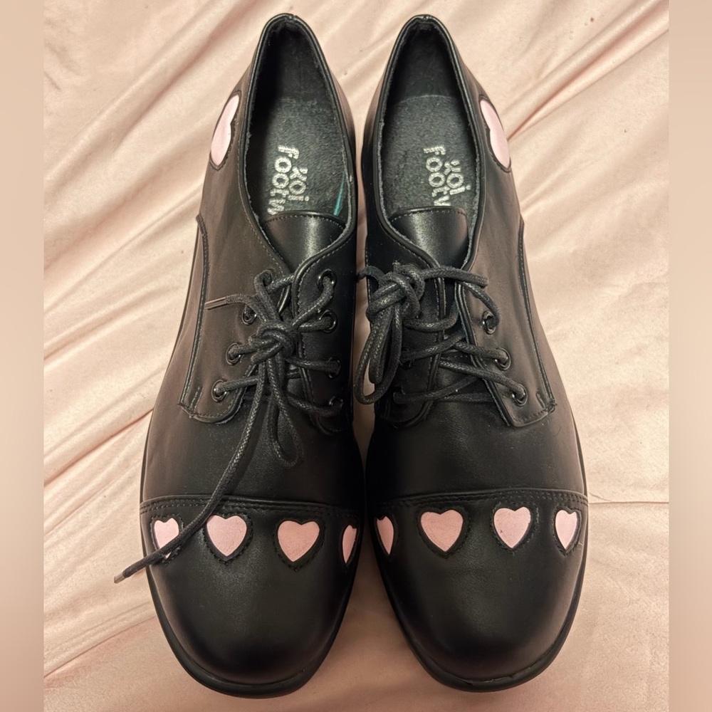 Koi footwear platform Black shoes with Pink Heart Accents
💕💗